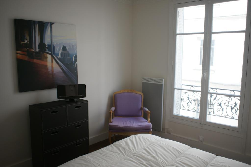 Apartment Orsel Paris